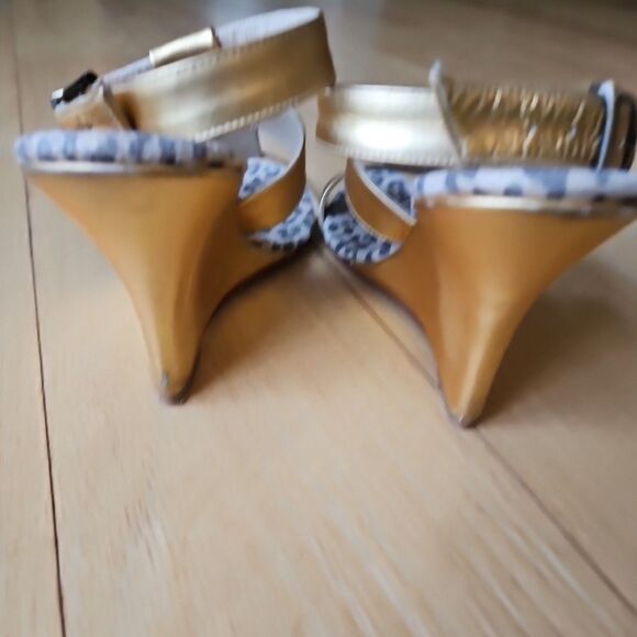 Olivia Rose Tal New York Women Size 7 Gold With Cheetah Footbed Wedge Sandals - Picture 5 of 8